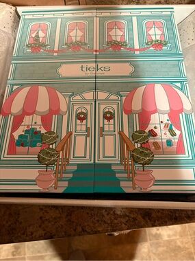 Tieks Advent Calendar with 7 items